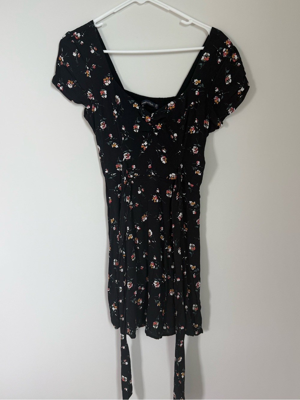 Abercrombie & Fitch Vintage Black Floral Tie-Waist Mini Dress XS
